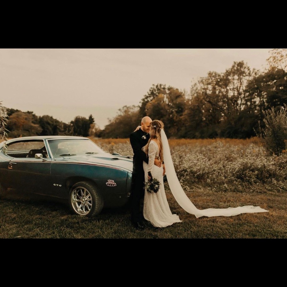 Wedding Veil 2T Trailing Long Cut Edge with Comb